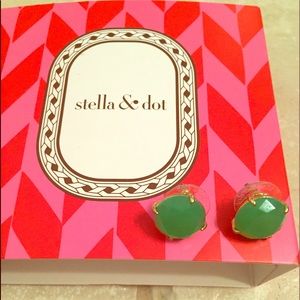 Gorgeous Green Stella & Dot Janice Studs💚